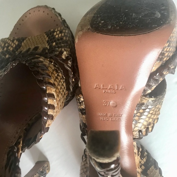 ALAIA, PARIS; SNEAKESKIN ,STICH DETAIL, SANDALS. - Picture 4 of 4